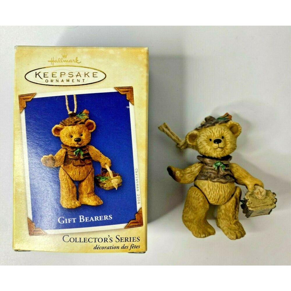 2004 Hallmark Keepsake Gift Bearers Ornament Bear QX8401